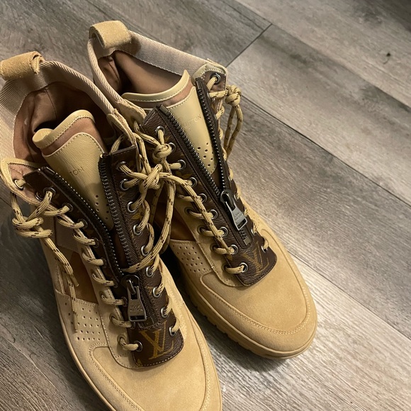 Louis Vuitton boot - Picture 3 of 10